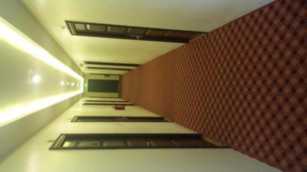 Virati Hotel Yangon Luaran gambar