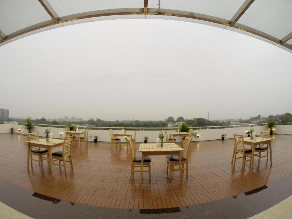 Virati Hotel Yangon Luaran gambar