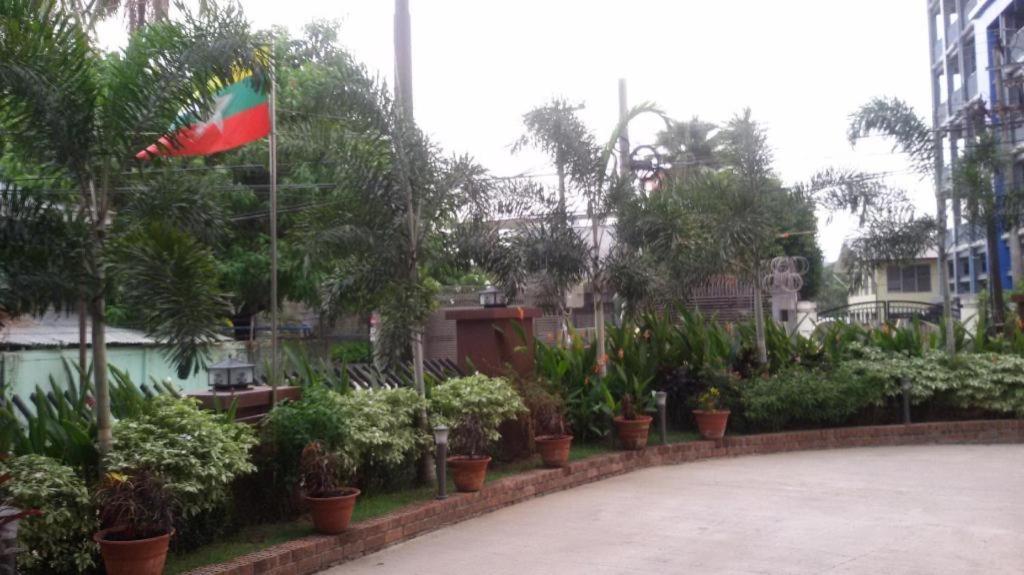 Virati Hotel Yangon Luaran gambar