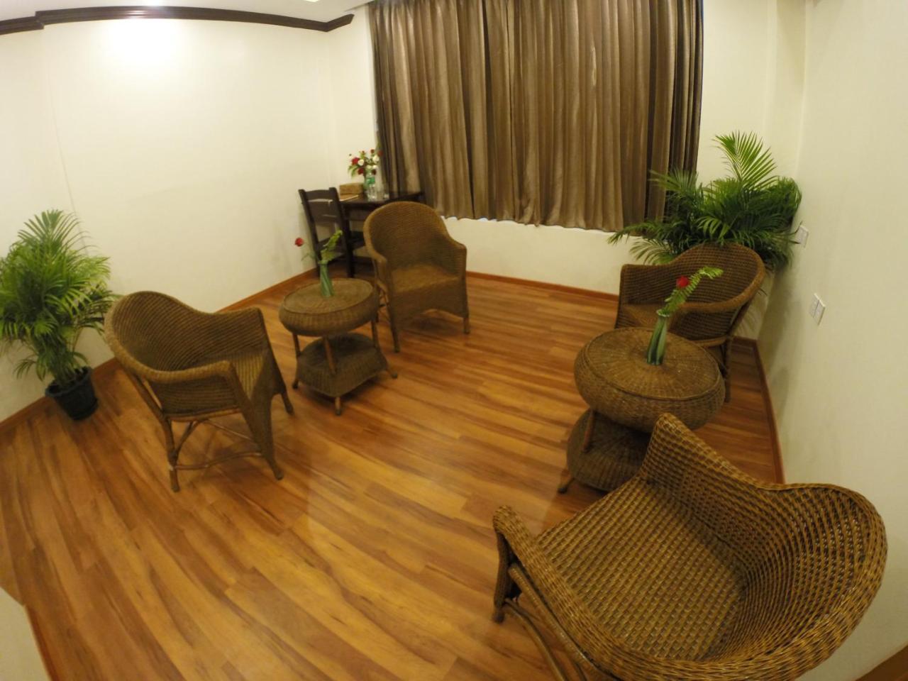 Virati Hotel Yangon Luaran gambar