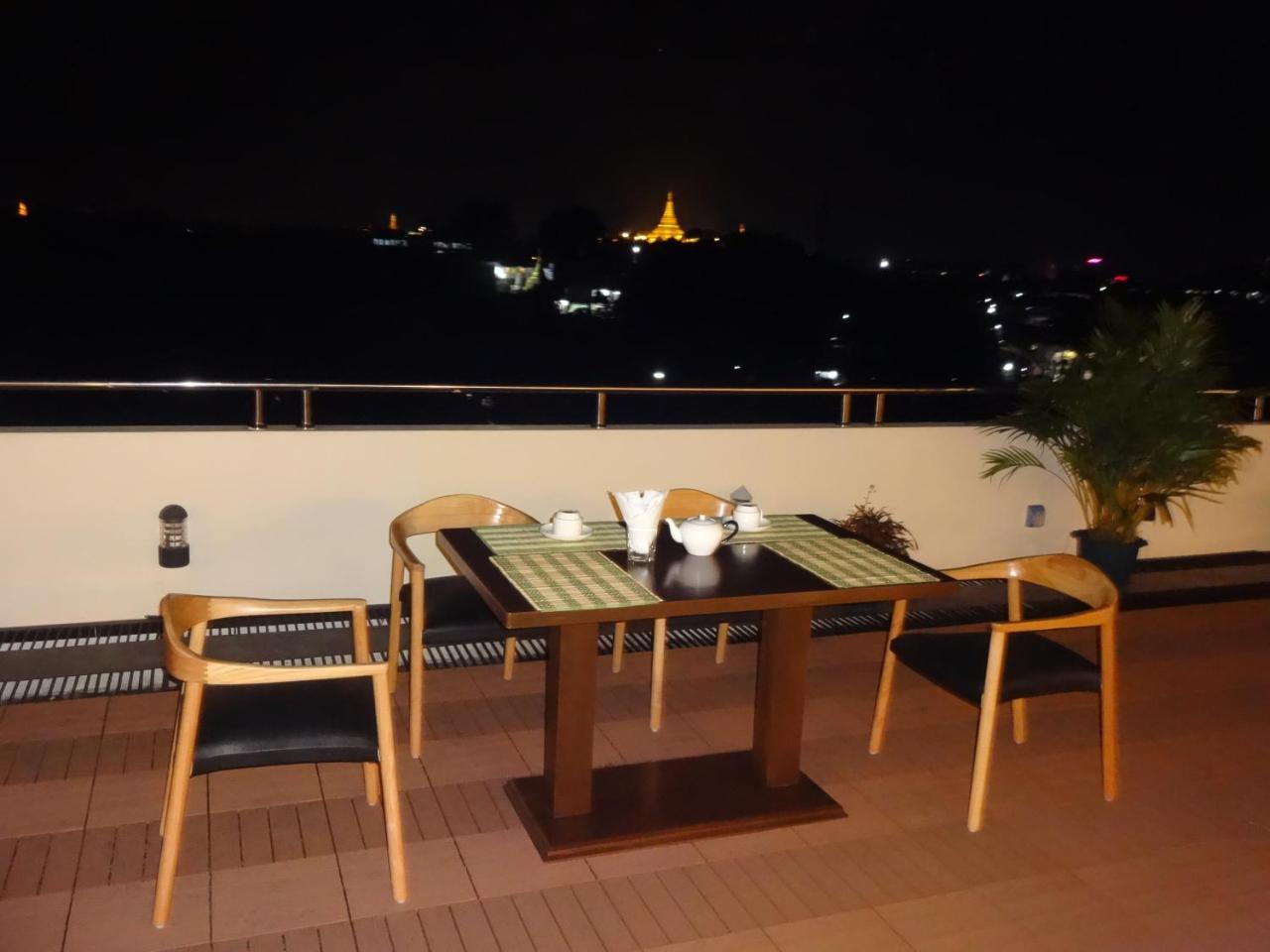 Virati Hotel Yangon Luaran gambar