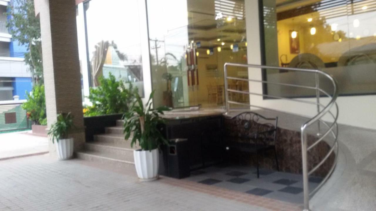 Virati Hotel Yangon Luaran gambar