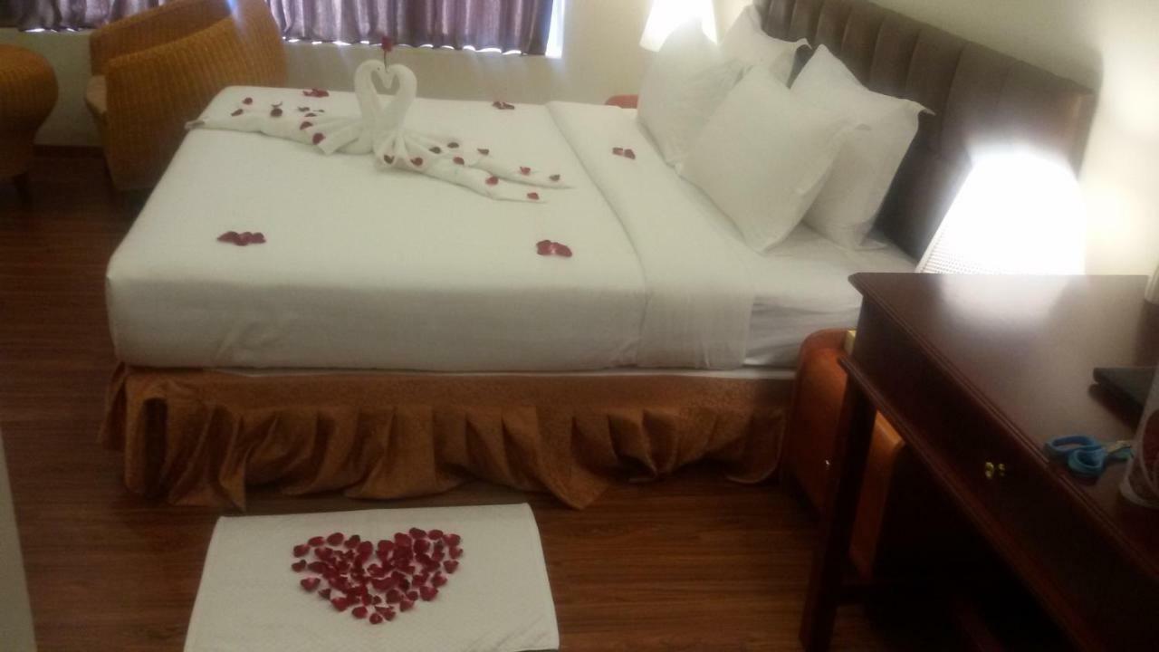 Virati Hotel Yangon Luaran gambar